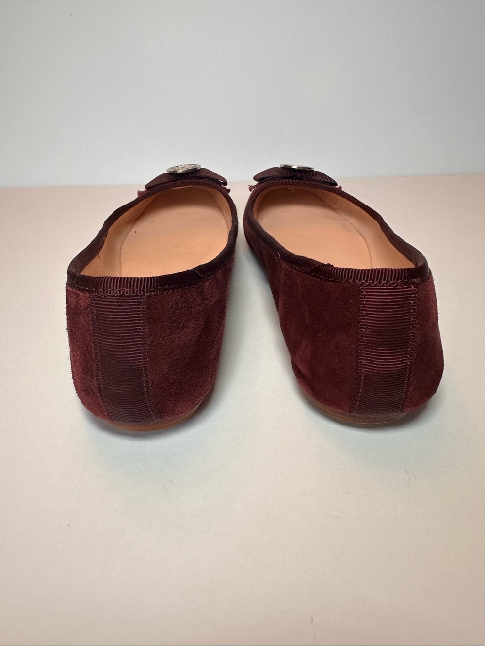 Kate Spade Burgundy Velvet Bow Medallion Ballet Flats Size 8M - Picture 5 of 10